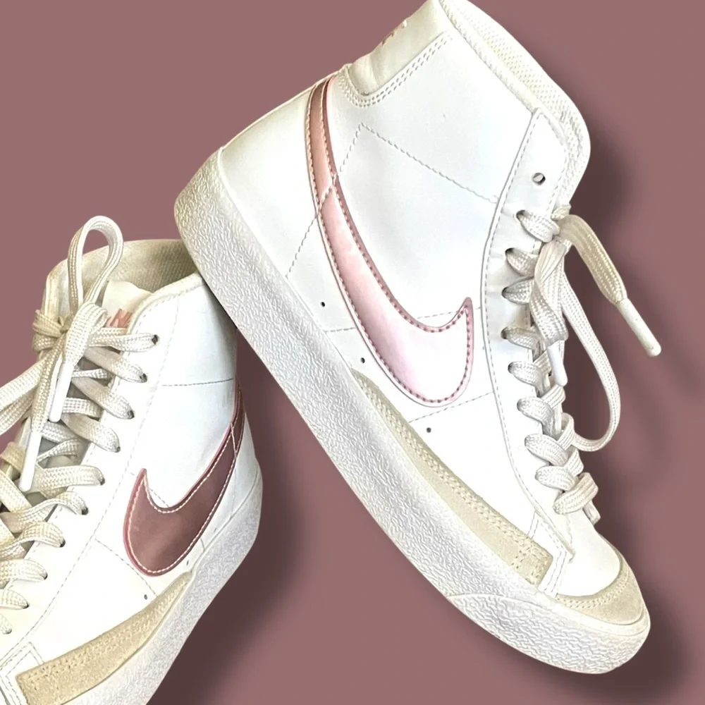 Nike Blazer Mid ’77 Vintage SE – White/Pink Oxford (Women’s) - Picture 3 of 4